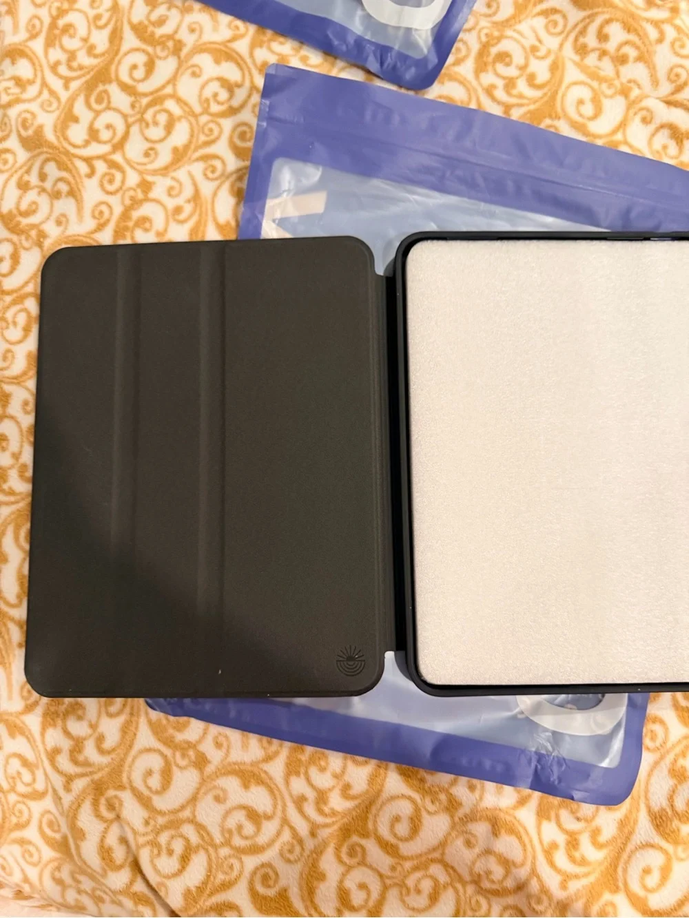 Casely Polka Dot Bow iPad 10.9” Case in Brown and Cream